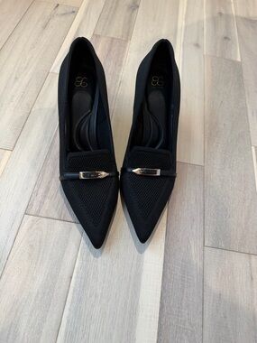 Women's Black Pointed-Toe Slip-On Heels with Metallic Accent